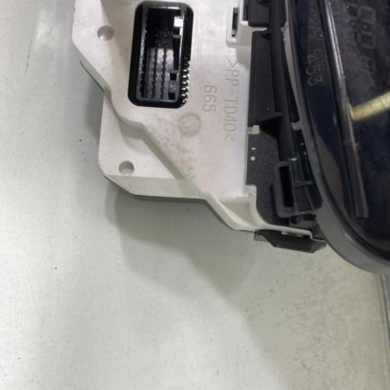 Compteur TOYOTA YARIS 2 Photo n°3