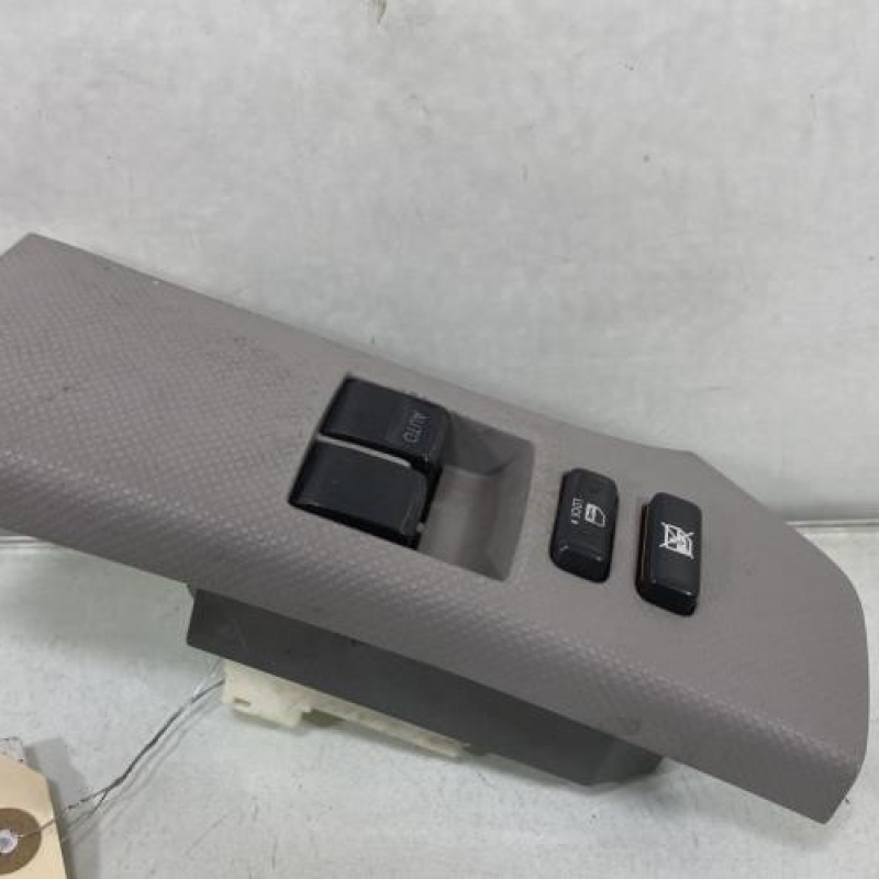 Interrupteur de leve vitre avant gauche TOYOTA YARIS 2 Photo n°1