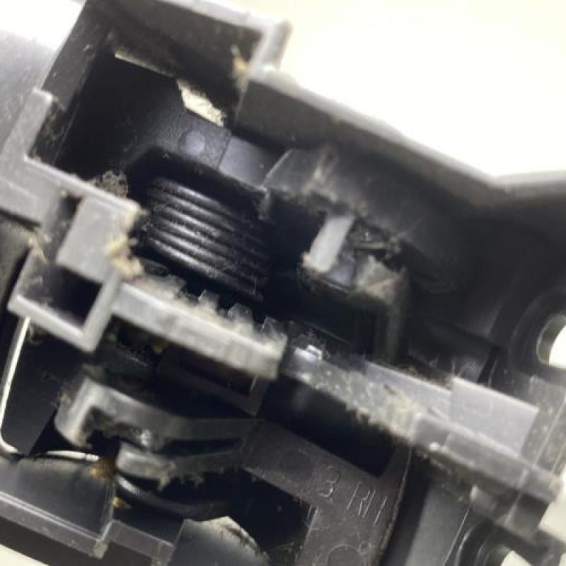 Poignee interieur avant droit TOYOTA YARIS 2 Photo n°3