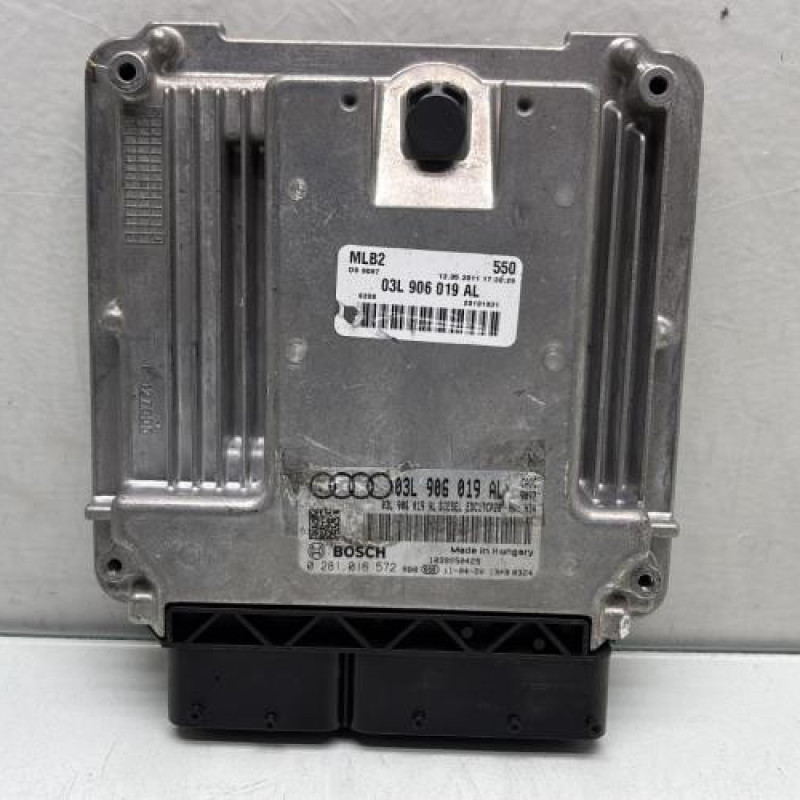Calculateur moteur AUDI A4 3 Photo n°1