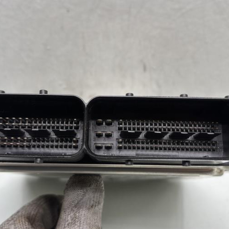 Calculateur moteur AUDI A4 3 Photo n°3