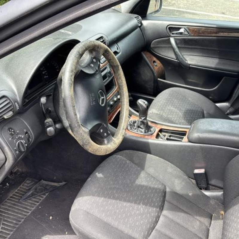 Aile avant droit MERCEDES CLASSE C 203 Photo n°6