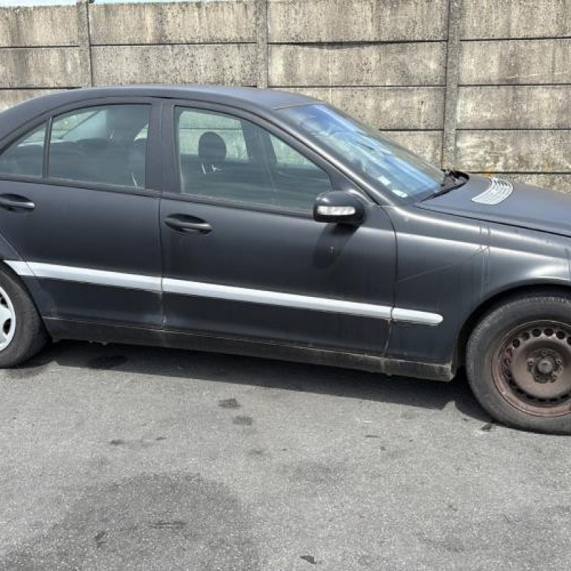 Aile avant droit MERCEDES CLASSE C 203 Photo n°10