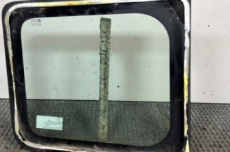 Vitre porte coffre droit RENAULT TRAFIC 2