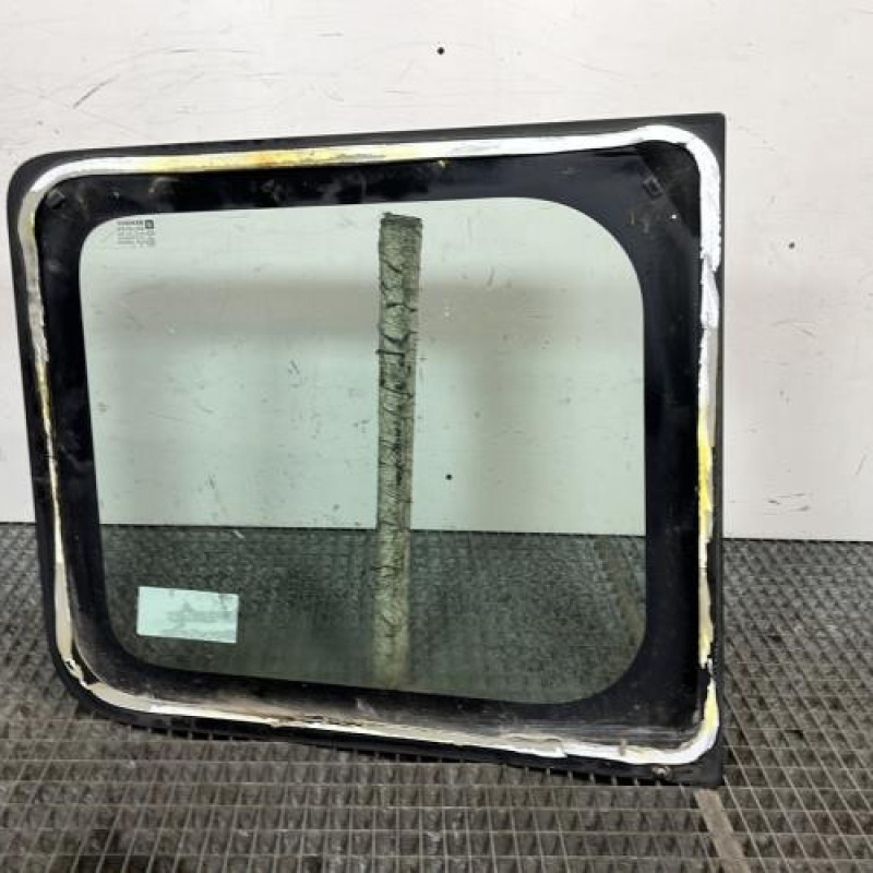 Vitre porte coffre droit RENAULT TRAFIC 2 Photo n°4