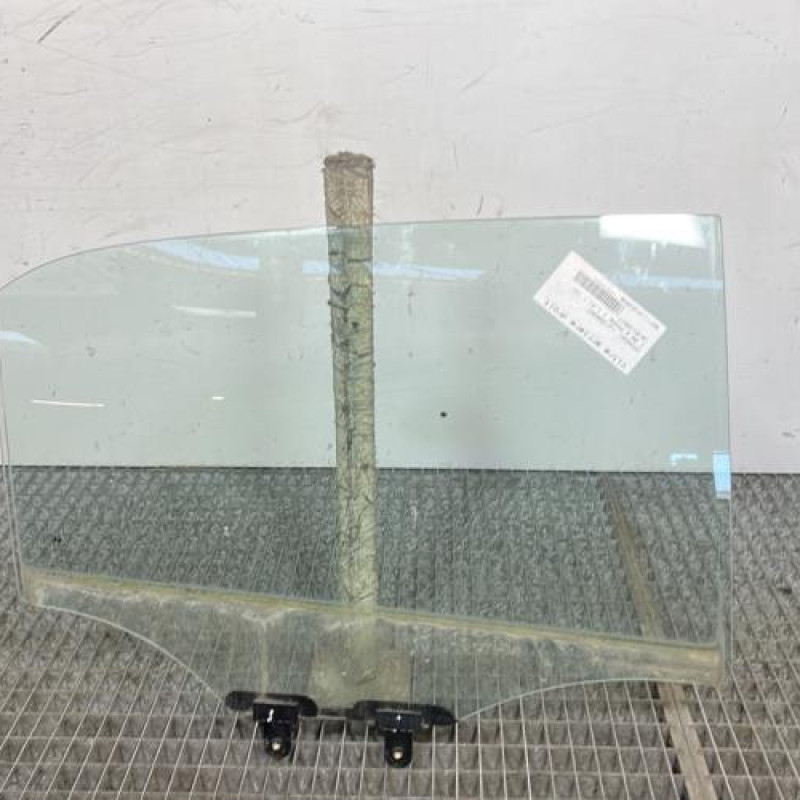 Vitre arriere droit HYUNDAI I 20 2 Photo n°1