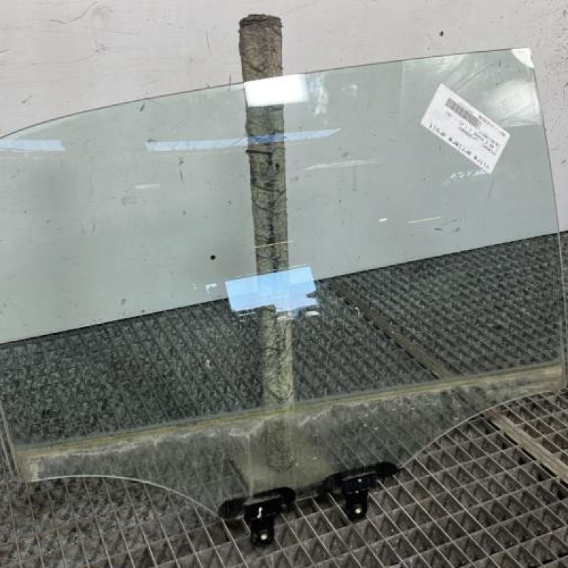 Vitre arriere droit HYUNDAI I 20 2 Photo n°2