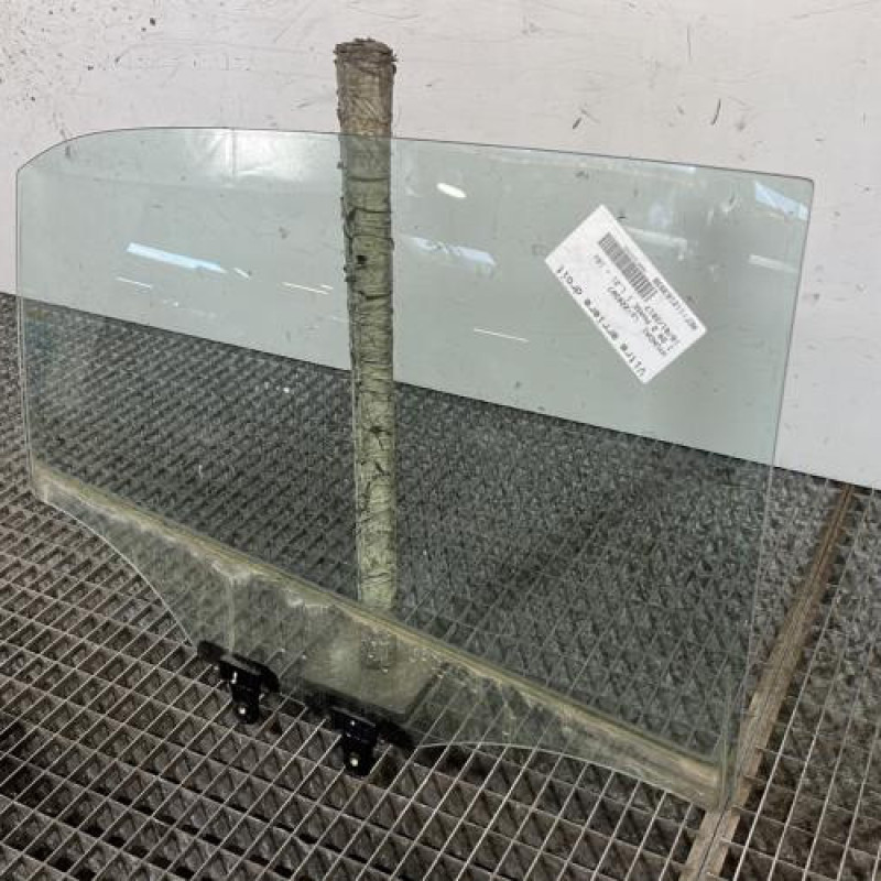 Vitre arriere droit HYUNDAI I 20 2 Photo n°3