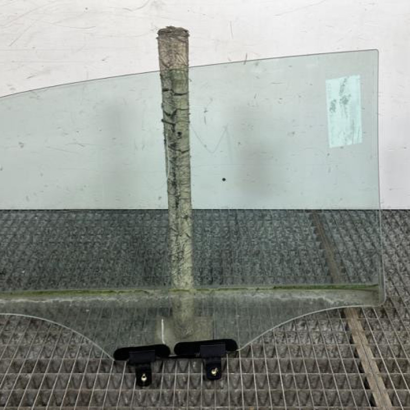 Vitre arriere gauche HYUNDAI I 20 2 Photo n°4