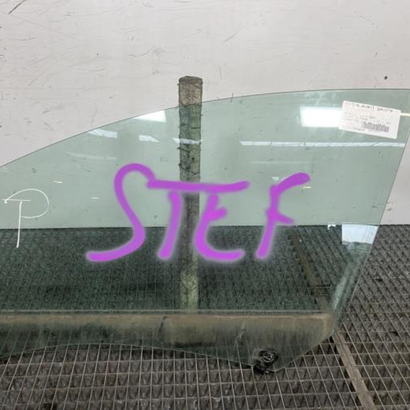 Vitre avant gauche RENAULT MEGANE 4 Photo n°1