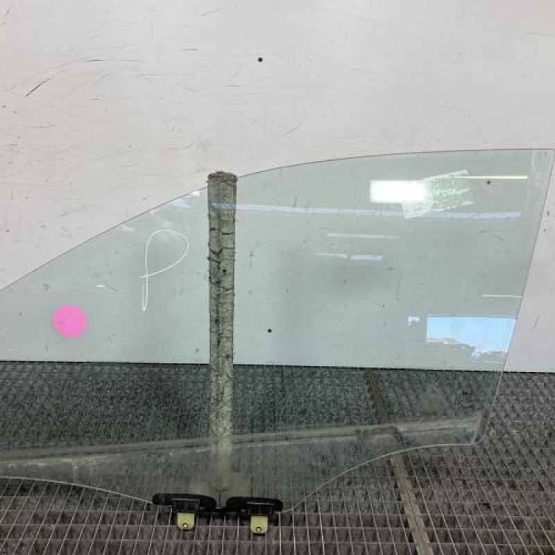 Vitre avant gauche HYUNDAI I 20 2 Photo n°1