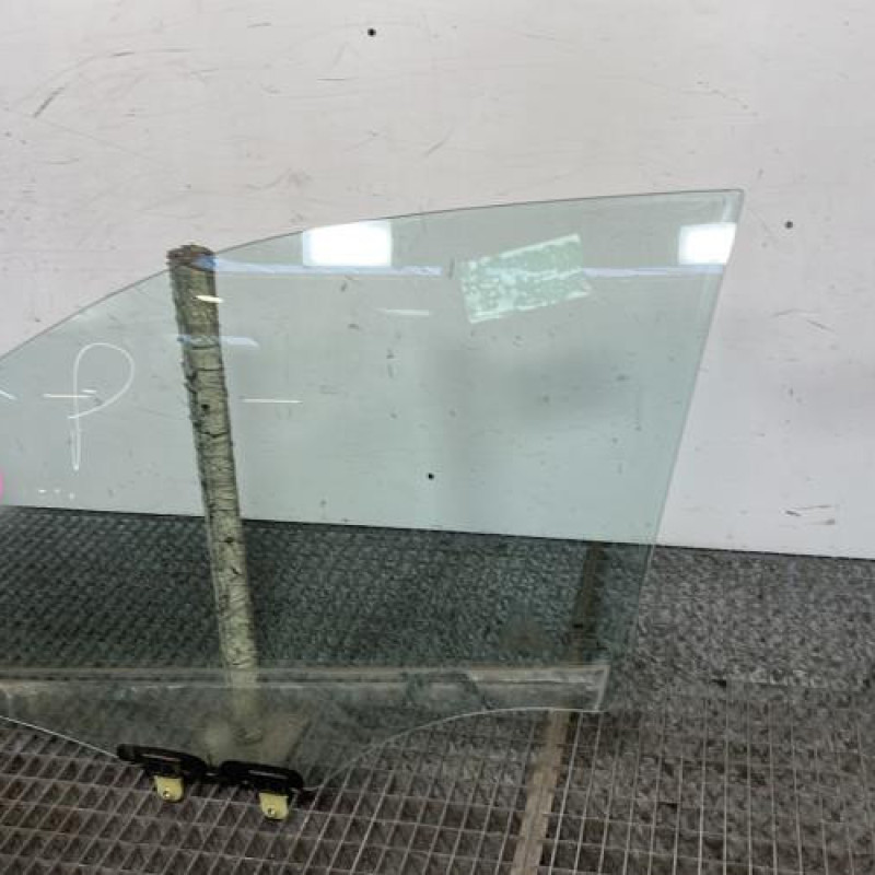 Vitre avant gauche HYUNDAI I 20 2 Photo n°3