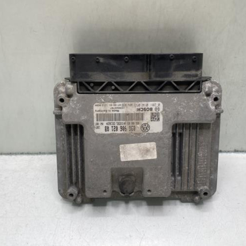 Calculateur moteur VOLKSWAGEN GOLF PLUS Photo n°2