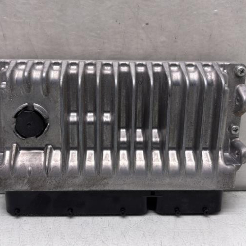 Calculateur moteur TOYOTA YARIS 3 Photo n°1