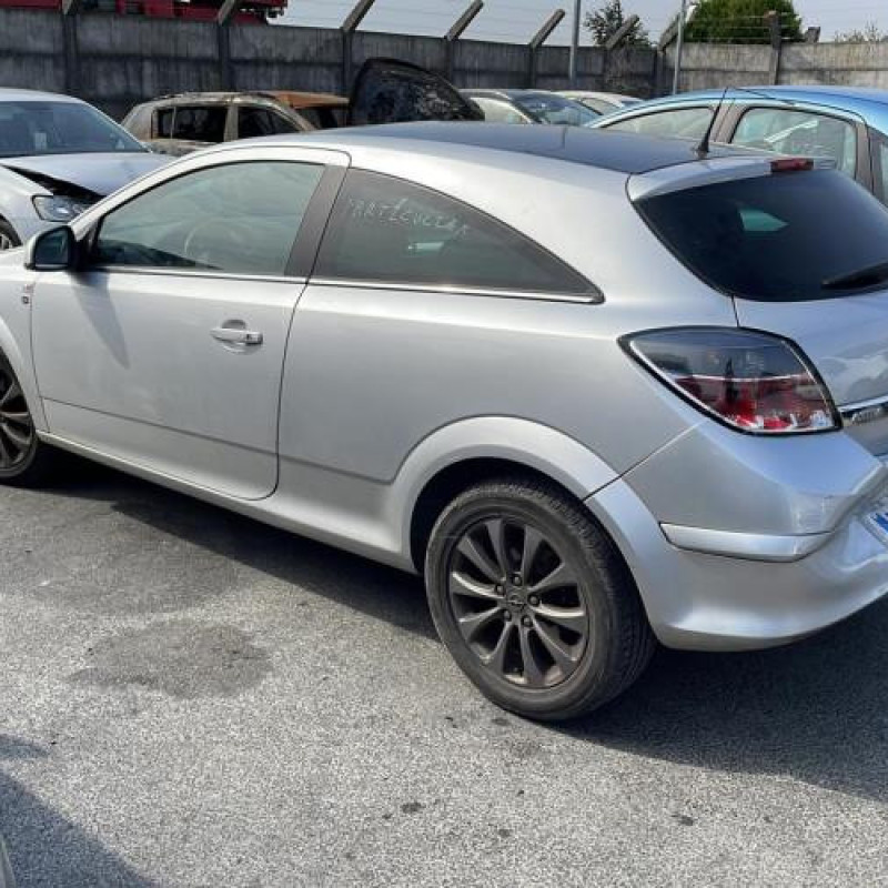 Calculateur moteur OPEL ASTRA H Photo n°9