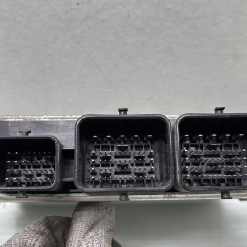 Calculateur moteur PEUGEOT 208 1 Photo n°3