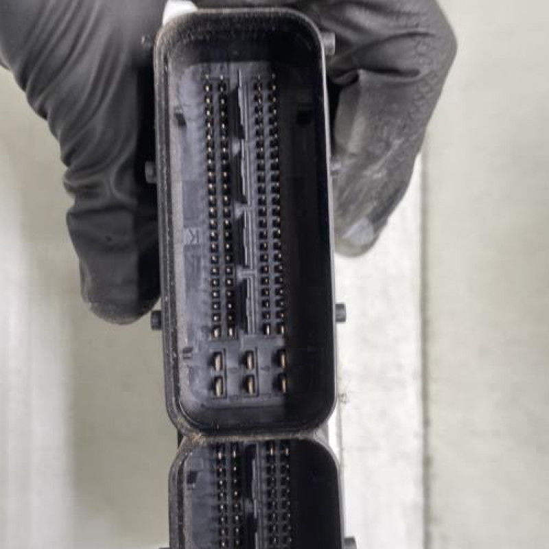 Calculateur moteur VOLKSWAGEN GOLF 6 Photo n°4