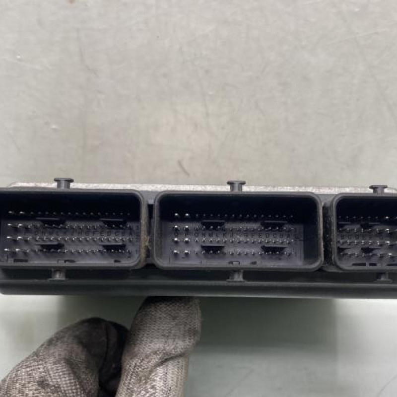 Calculateur moteur RENAULT MEGANE 4 Photo n°3