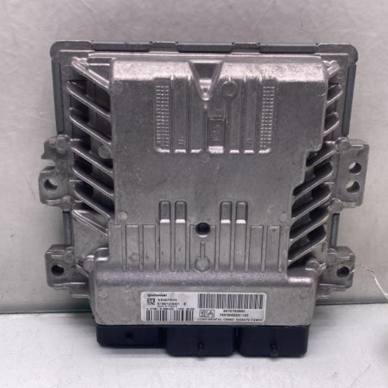 Calculateur moteur PEUGEOT 508 1 Photo n°1