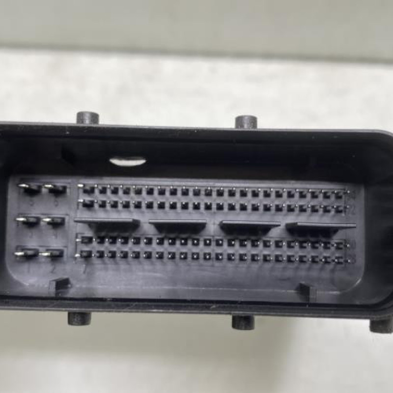 Calculateur moteur SEAT ATECA Photo n°5