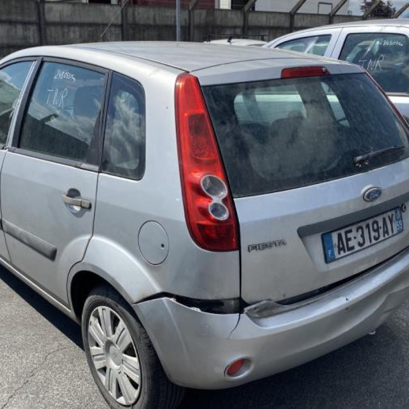 Malle/Hayon arriere FORD FIESTA 5 Photo n°15