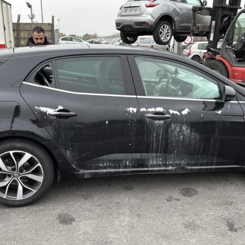 Pare boue arriere droit RENAULT MEGANE 4 Photo n°10