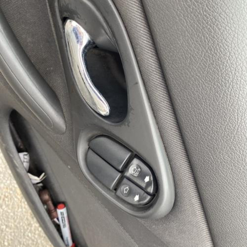 Serrure avant gauche FORD MONDEO 1 Photo n°14