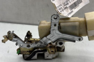 Serrure avant gauche TOYOTA YARIS 1