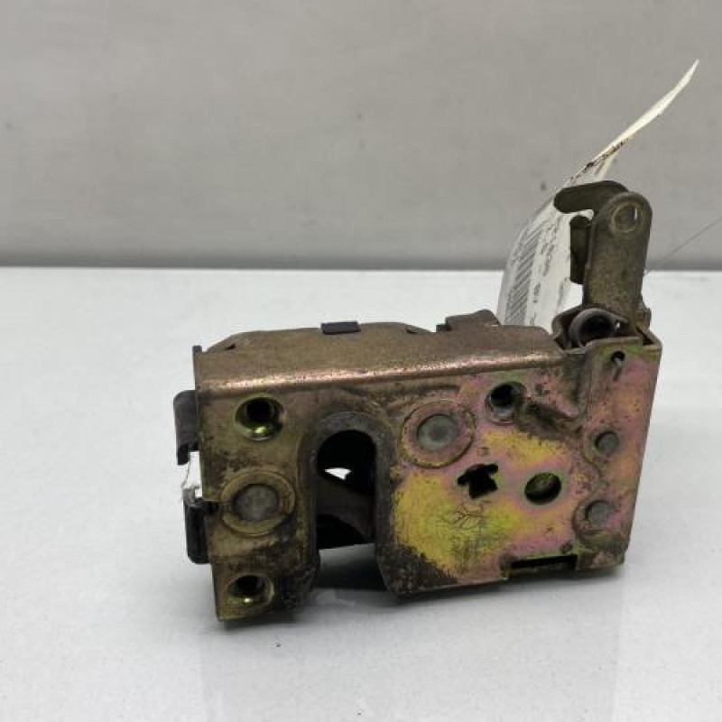 Serrure avant gauche PEUGEOT 405 Photo n°1