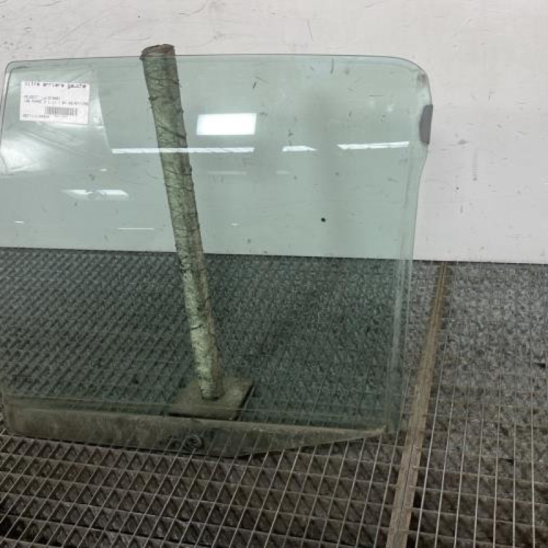 Vitre arriere gauche PEUGEOT 106 Photo n°3