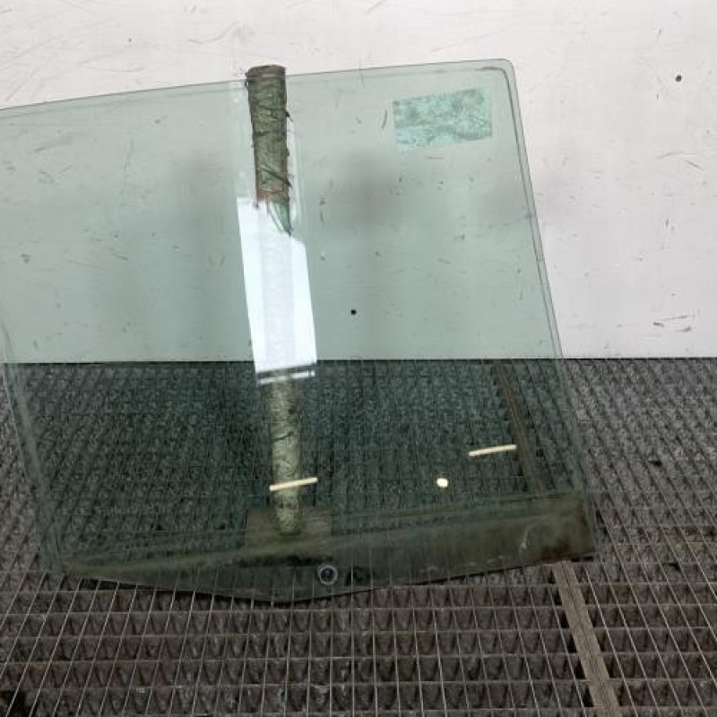 Vitre arriere gauche PEUGEOT 106 Photo n°4