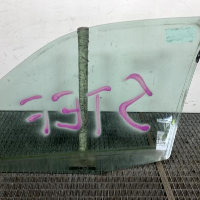 Vitre avant droit RENAULT CLIO 2 Photo n°4