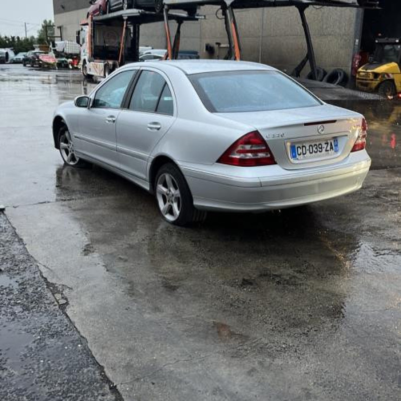 Pare choc arriere MERCEDES CLASSE C 203 Photo n°10