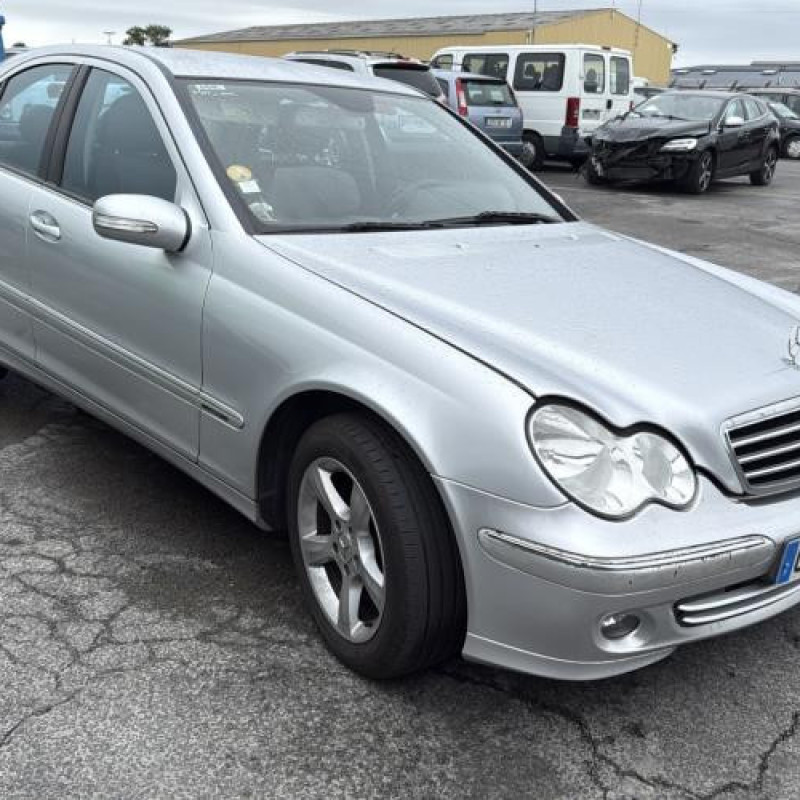 Pare choc arriere MERCEDES CLASSE C 203 Photo n°18