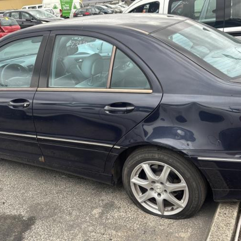 Pare choc arriere MERCEDES CLASSE C 203 Photo n°12
