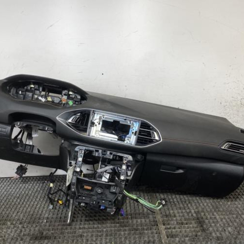 Planche de bord complete PEUGEOT 308 2 SW Photo n°1