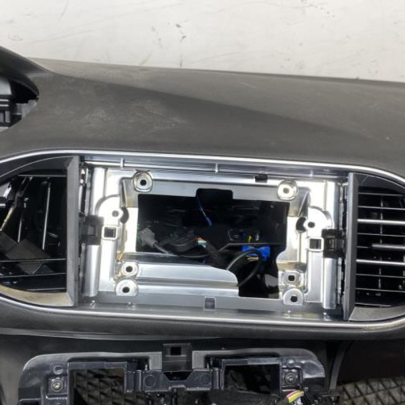 Planche de bord complete PEUGEOT 308 2 SW Photo n°6