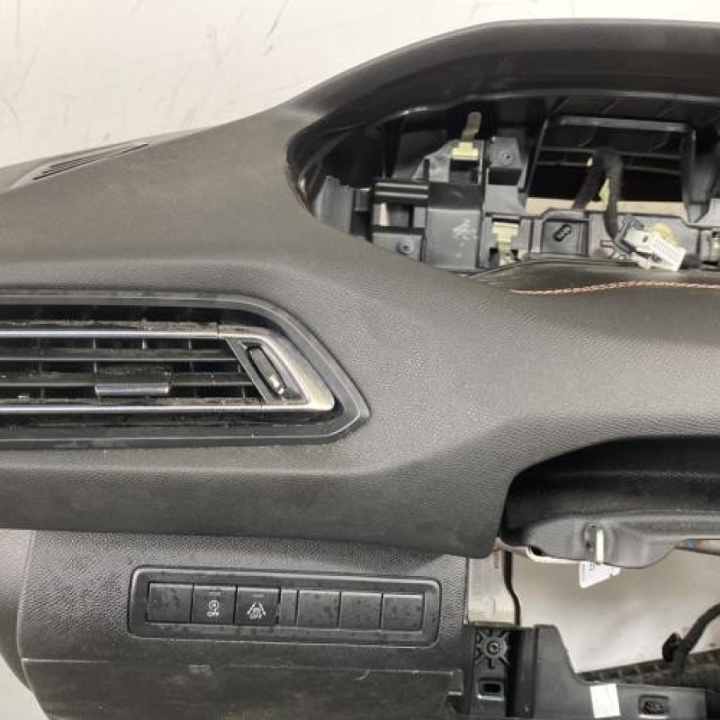 Planche de bord complete PEUGEOT 308 2 SW Photo n°9