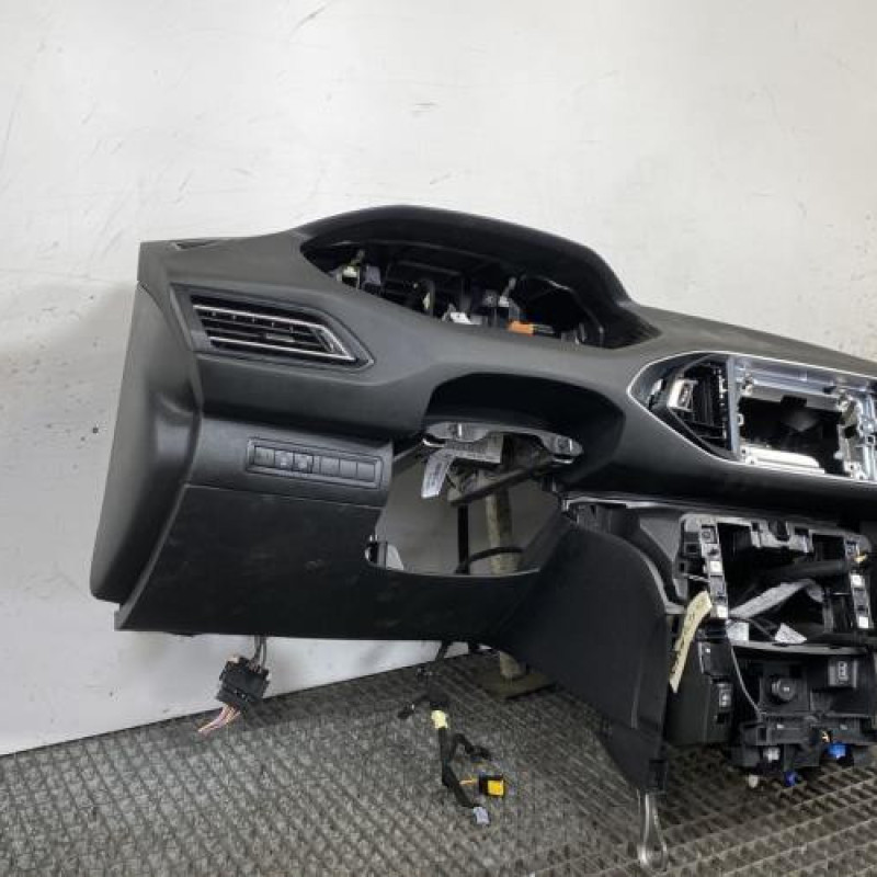 Planche de bord complete PEUGEOT 308 2 SW Photo n°11