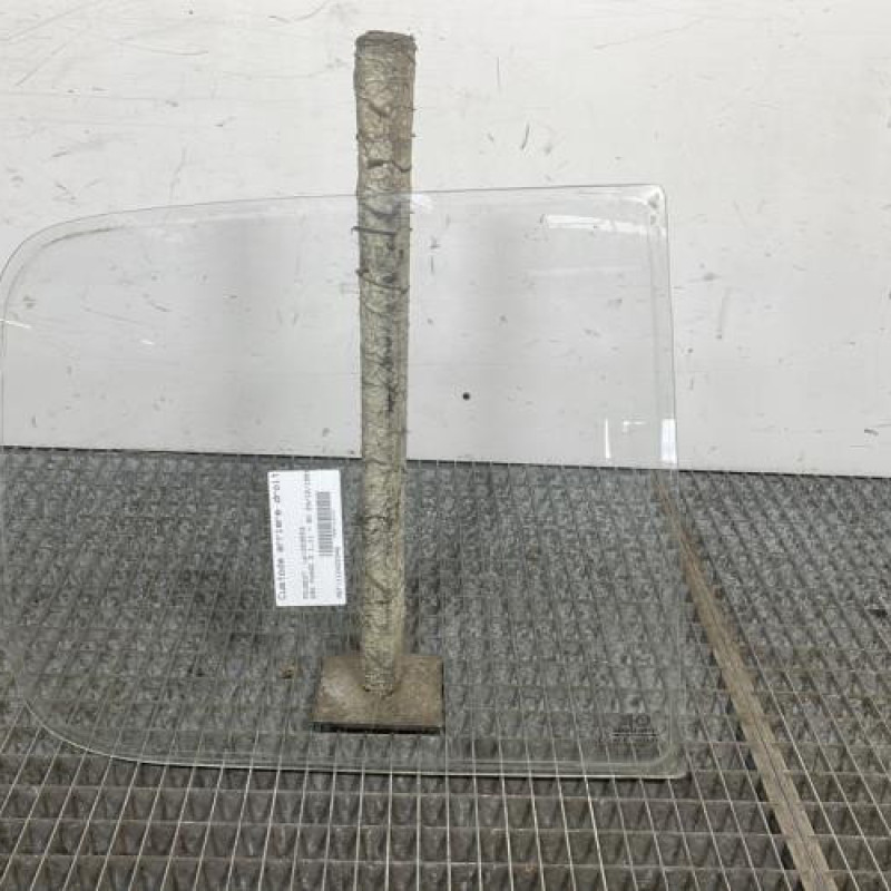 Custode arriere droit PEUGEOT 205 Photo n°1