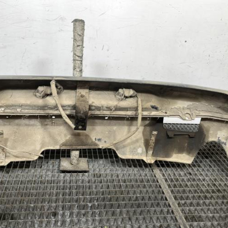Pare choc arriere PEUGEOT 205 Photo n°5