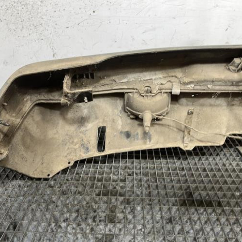 Pare choc arriere PEUGEOT 205 Photo n°6
