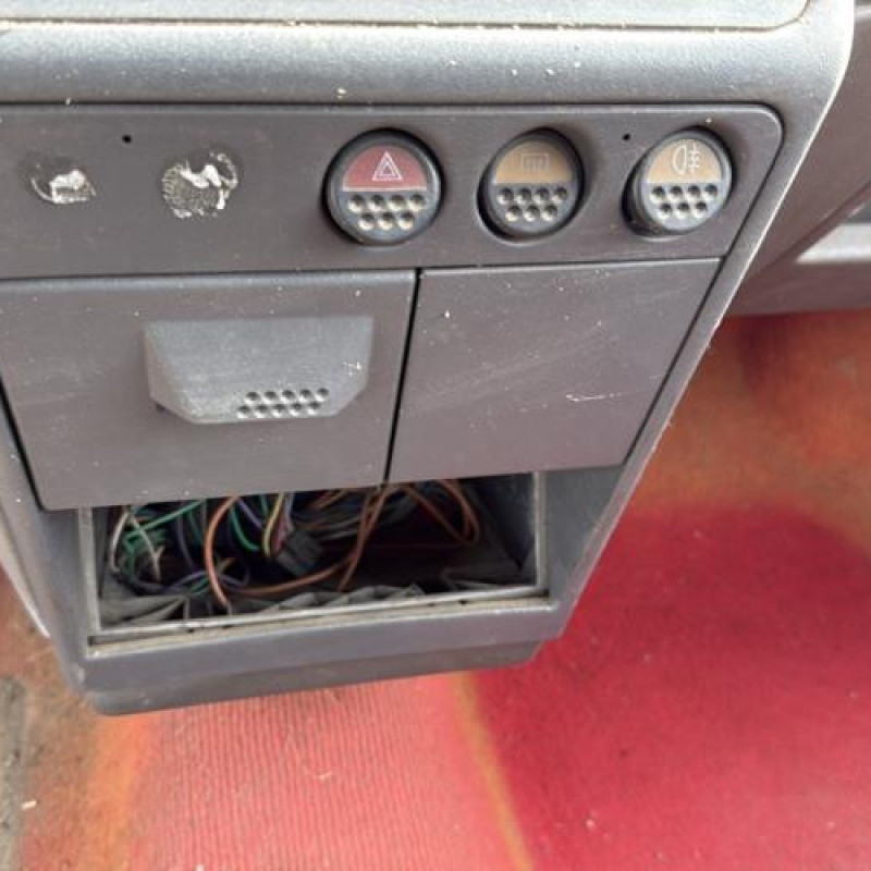Porte avant droit PEUGEOT 205 Photo n°17