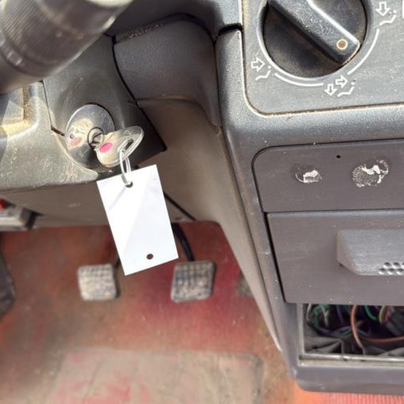 Porte avant droit PEUGEOT 205 Photo n°18