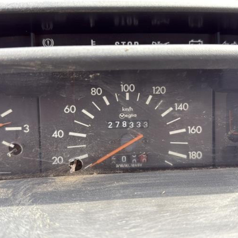 Porte avant droit PEUGEOT 205 Photo n°20