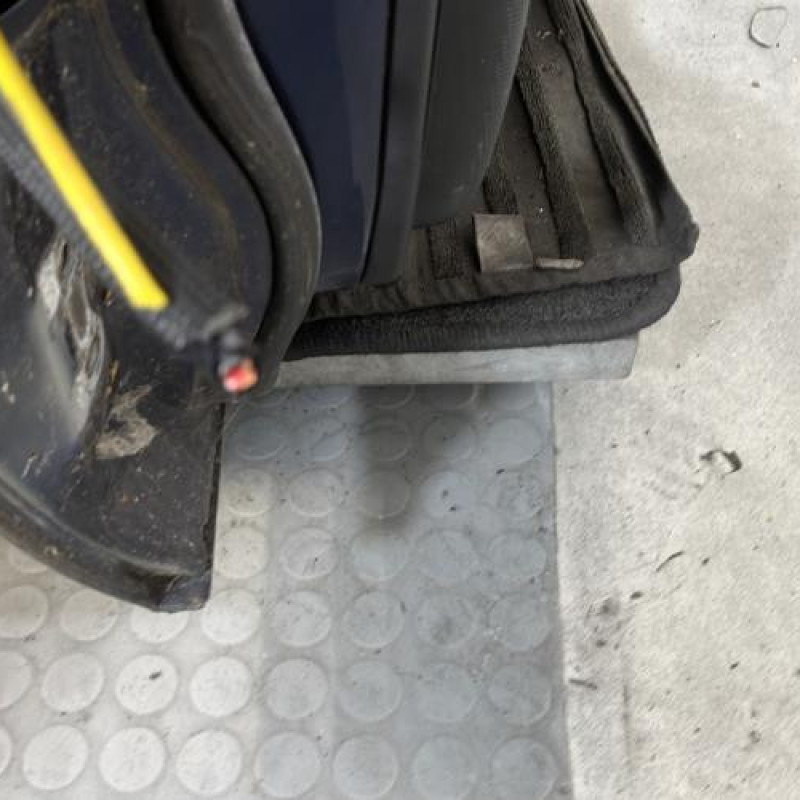 Porte avant droit MERCEDES CLASSE C 202 Photo n°6
