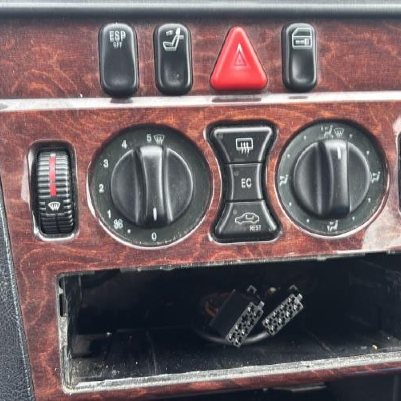 Porte avant droit MERCEDES CLASSE C 202 Photo n°15
