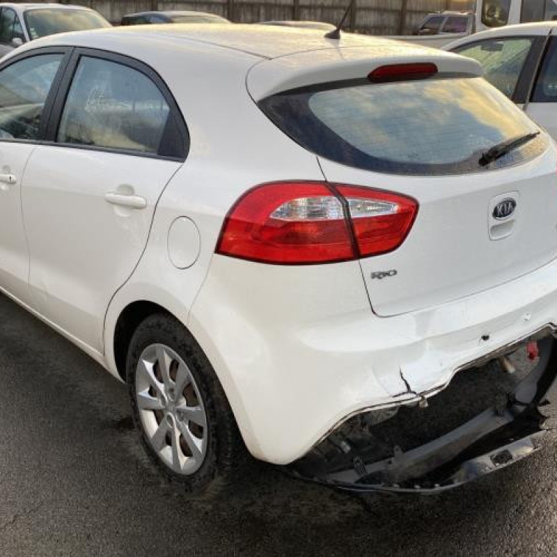 Plage arriere KIA RIO 3 Photo n°8