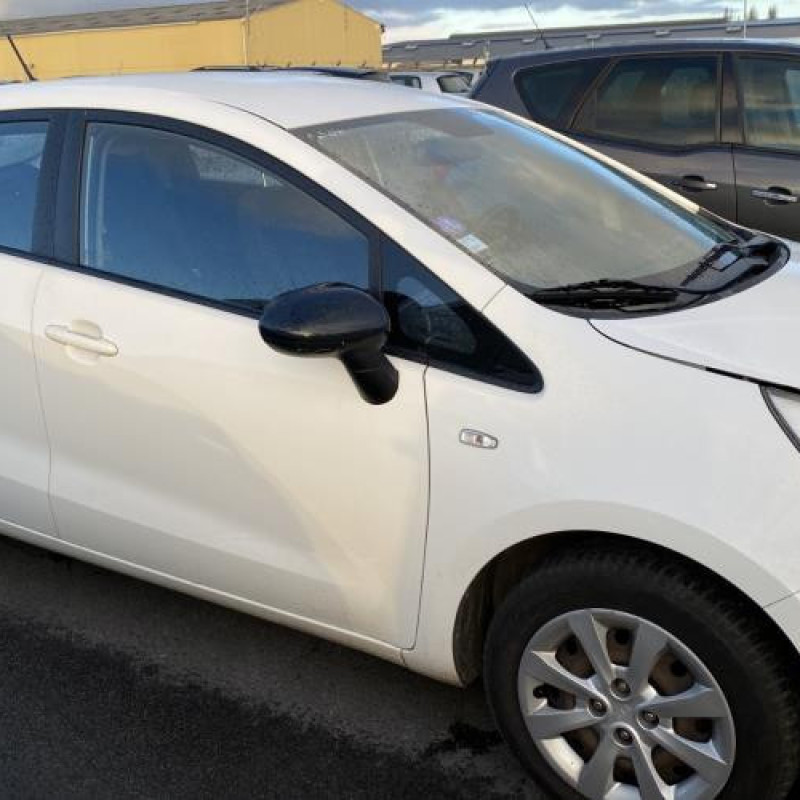 Plage arriere KIA RIO 3 Photo n°11