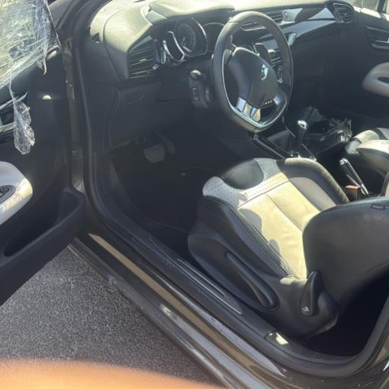 Porte avant gauche CITROEN DS3 Photo n°18